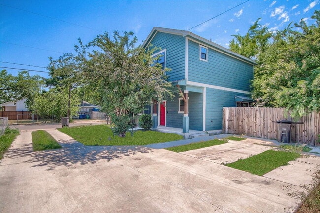 OFFERING 50% OFF ONE-MONTH'S RENT...QUAINT RENTAL NEAR I-35