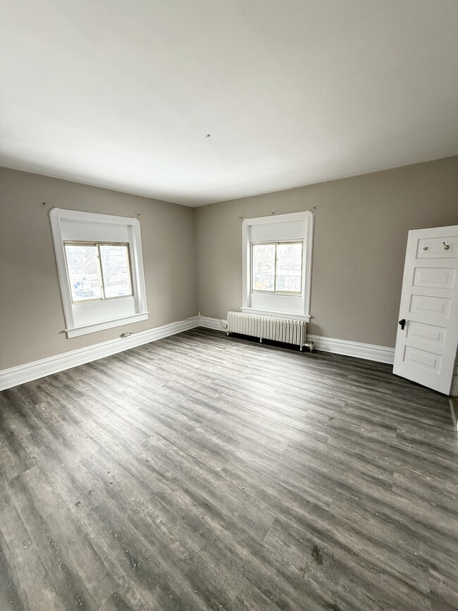 Building Photo - 265 Queen St Unit 2