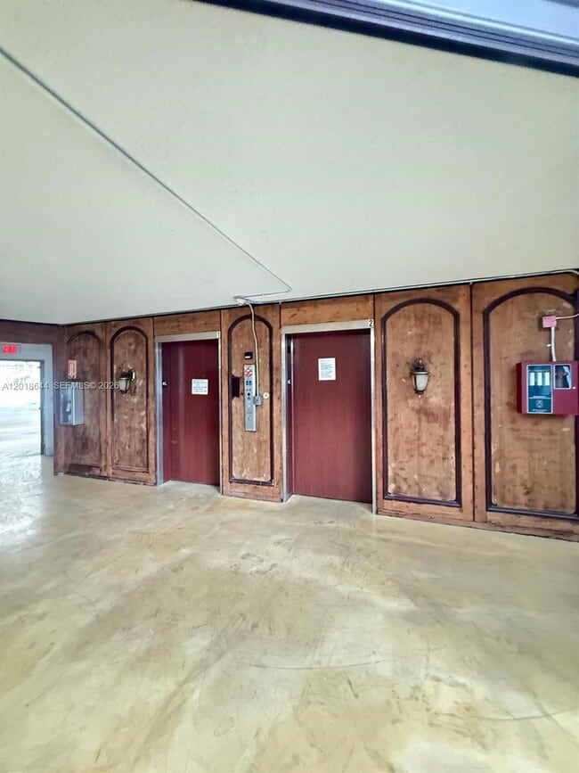 Photo - 2025 NE 164th St Unit 818