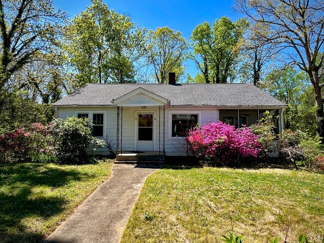3 Bedroom, 1 Bath, Nice Backyard! - 3 Bedroom, 1 Bath, Nice Backyard! House