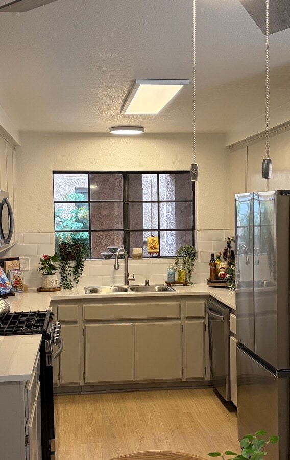 Kitchen - 4161 Hathaway Ave Unit Hathaway