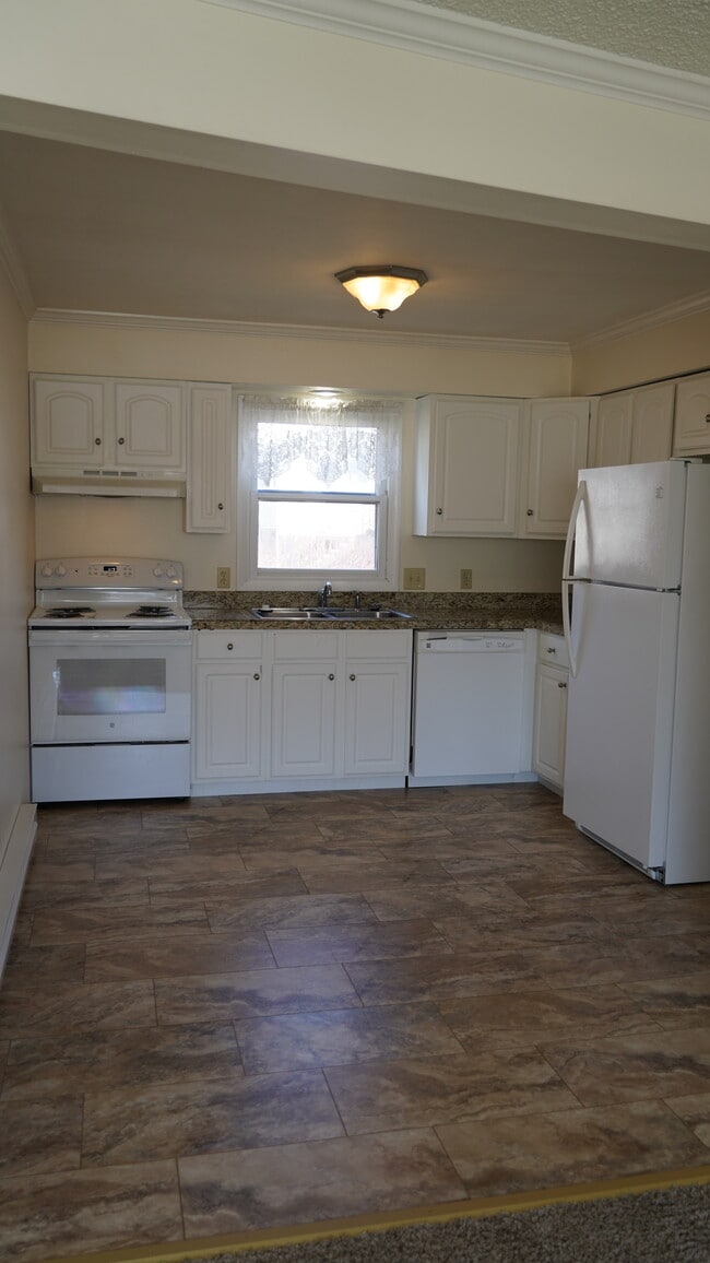 Photo - 2000 S Black Ave Unidad 2000 S. Black Avenue