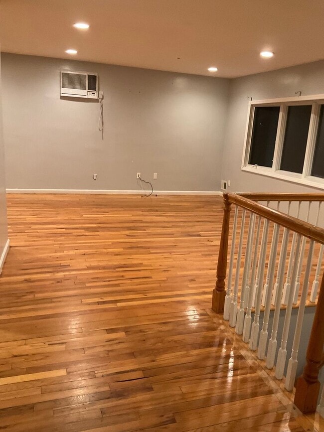 Photo - 132 Hallock Rd