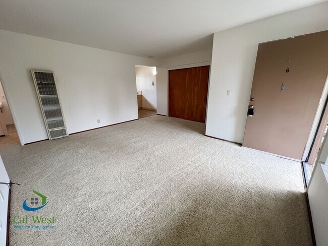 Photo - $2,095 - One Bedroom One Bath Apartment - ... Unidad 6