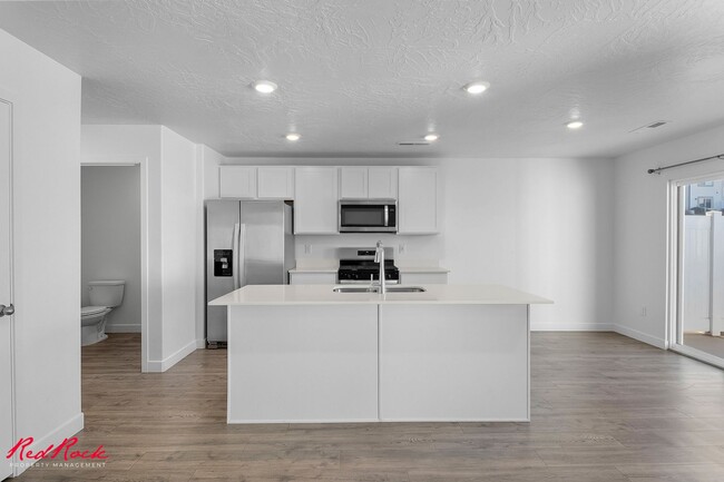 Photo - A Lovely 3 Bedroom Townhome with Amazing Amenities!