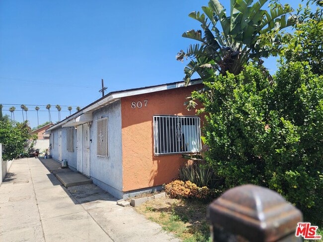 Building Photo - 807 E Vernon Ave