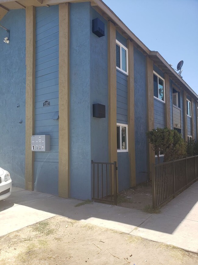 Building Photo - 1107 L St Unit A