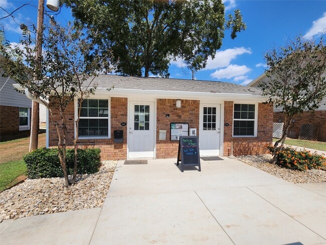 Photo - 724 E Ave N