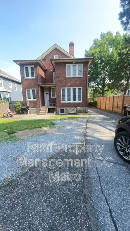 Photo - 1241 Monroe St NE