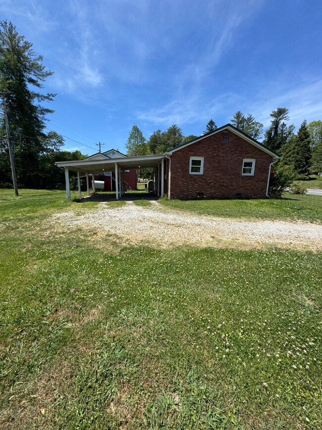 Photo - "Charming 3-Bedroom Retreat in Hendersonville - Cozy 1314 Sq Ft Home Awaits!"