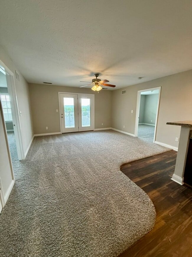 Building Photo - 272 Audley Ave Unit C24