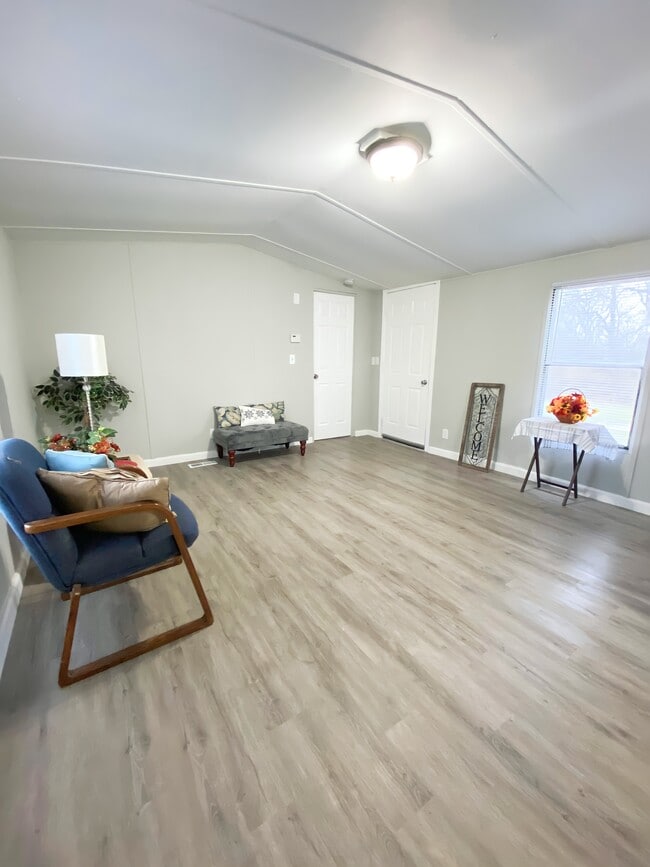 Photo - 777 E Yerby St