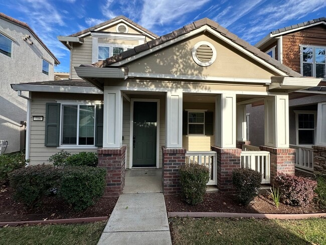 Building Photo - Beautiful 3 Bedroom, 2.5 Bath Mountain Hou... Rental