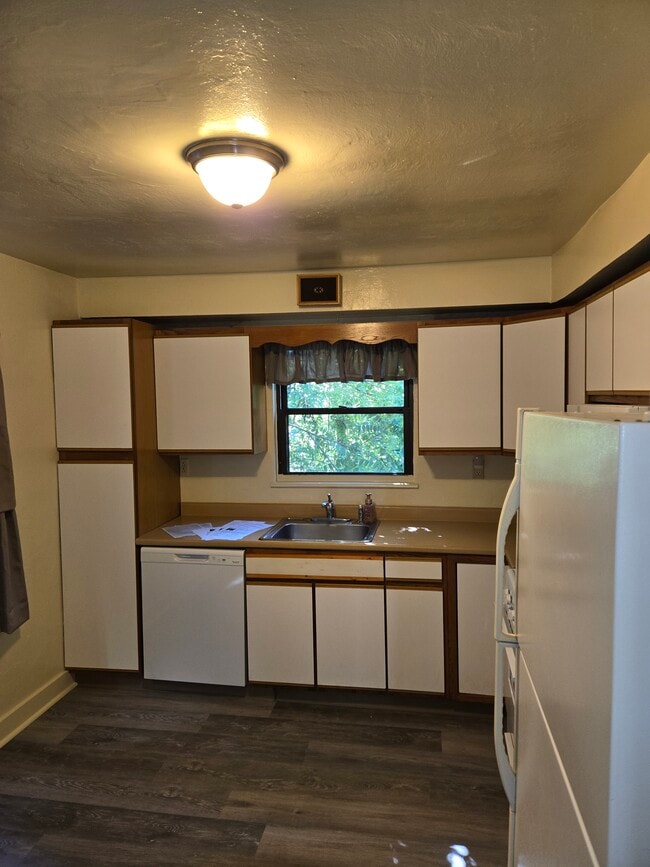 Photo - 2064 Dartmore St