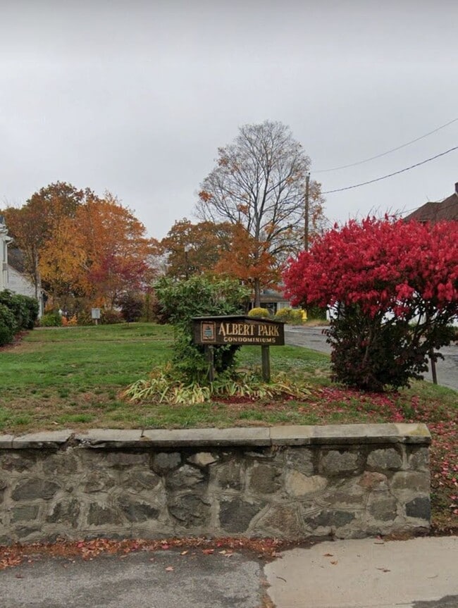 Building Photo - 11 Marion Ave Unit 1