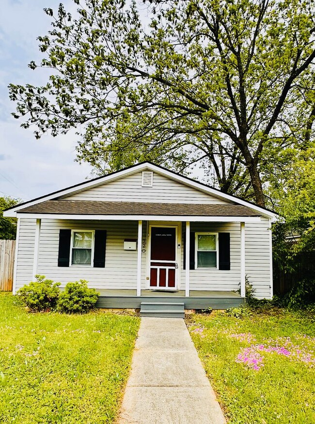 Well maintained home minutes from Uptown! - Well maintained home minutes from Uptown!