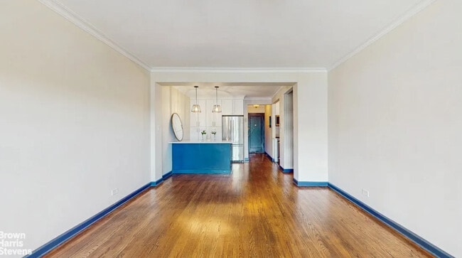 Photo - 645 W 239th St