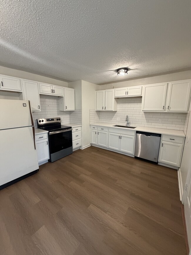 Photo - 11000 Ewing Ave