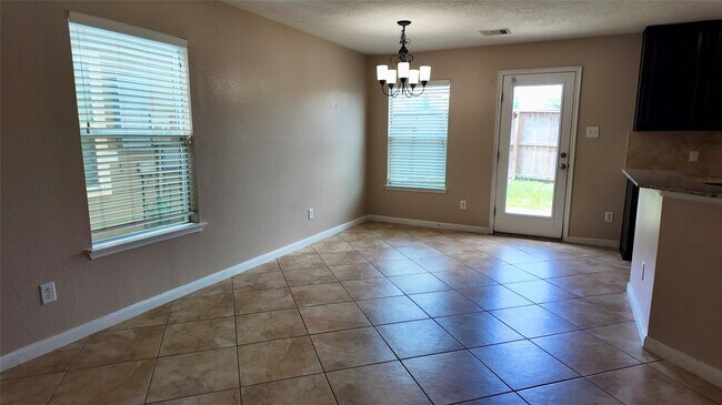 Building Photo - 8014 Chasewood Dr