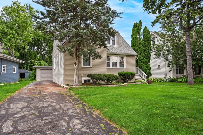 Photo - 402 Turner Ave
