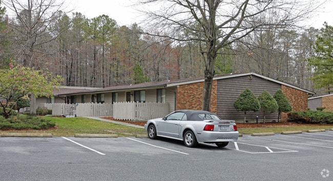 Sea Pines Apartments - Sea Pines Apartments