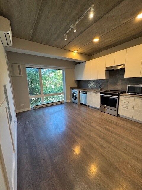 Photo - 2407 W Eastwood Ave