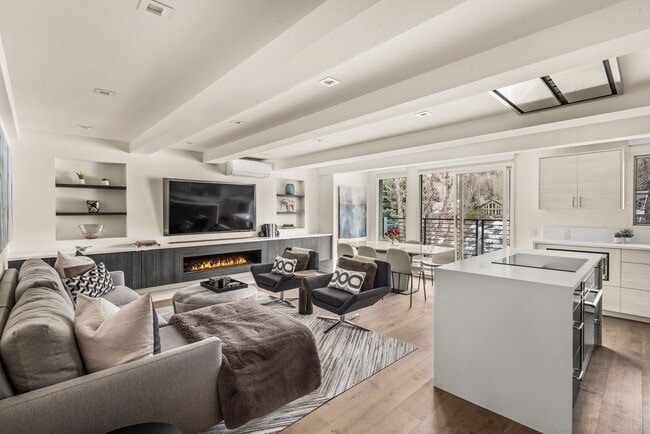 Building Photo - 1039 E Cooper Ave Unit 20