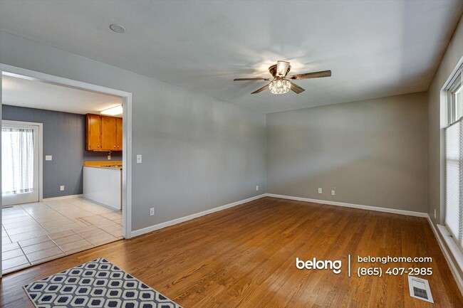 Photo - 2324 Mark Ln