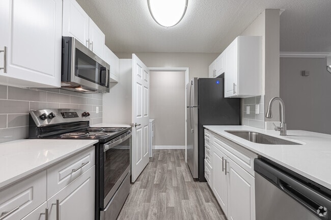 Interior Photo - Alexander Crossing Apartments & Townhomes