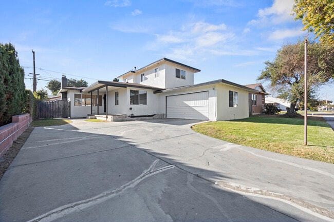 Photo - 13205 Casimir Ave