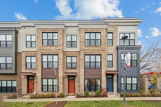 Stunning 4 bed 3.5 bath townhome in the he... - Stunning 4 bed 3.5 bath townhome in the he...