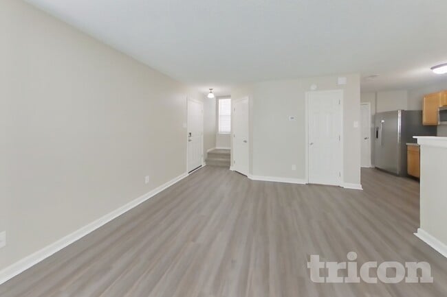 Photo - 4525 Connaught Dr E