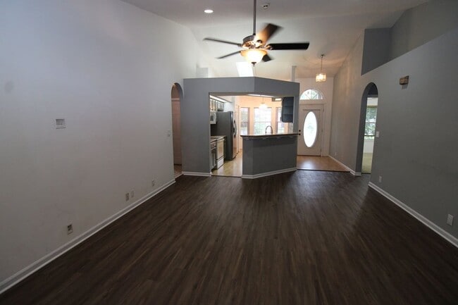 Photo - 107 Shearman Way