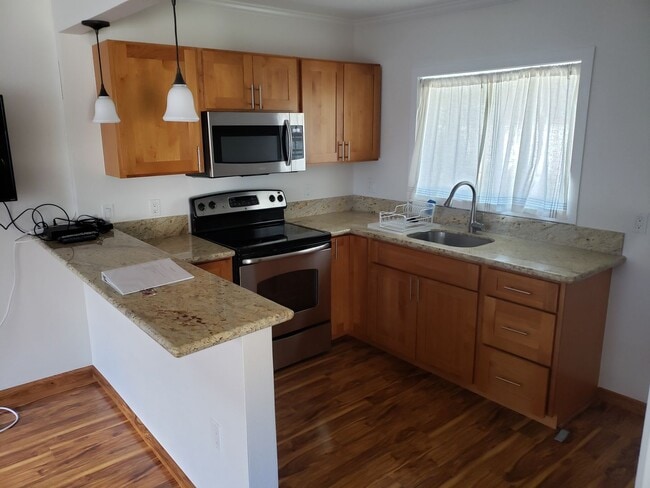 Building Photo - Private 1 bed 1 bath Windward Oahu