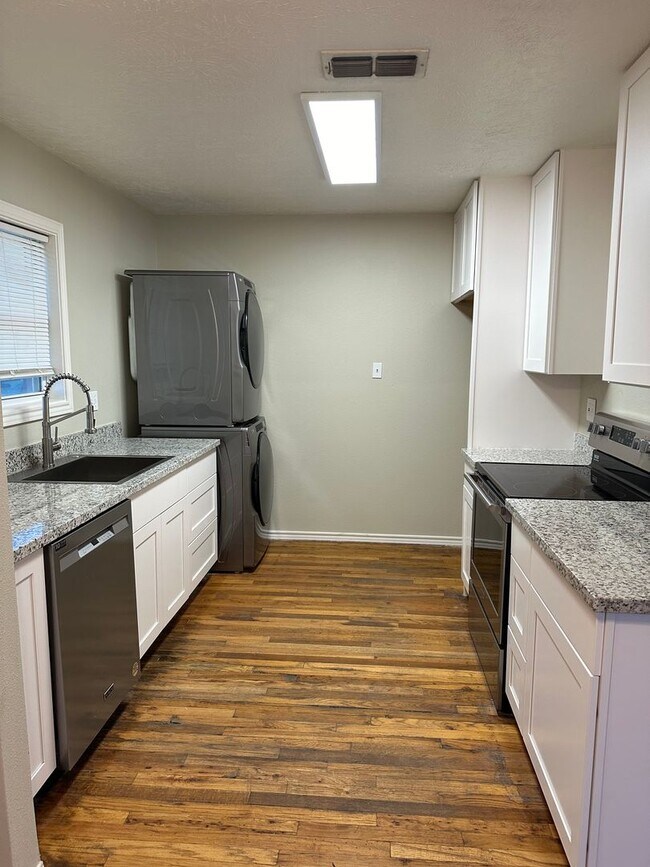 Photo - 3420 25 Unit 3420 25th