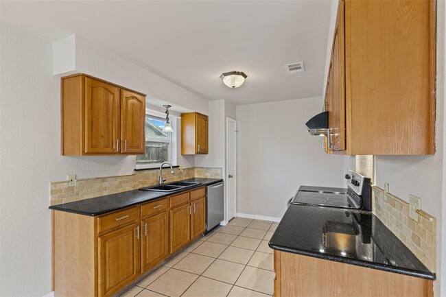 Photo - Charming 3 bedroom, 2 bathroom single-family home in Cleburne offering about 1,500 square feet of...