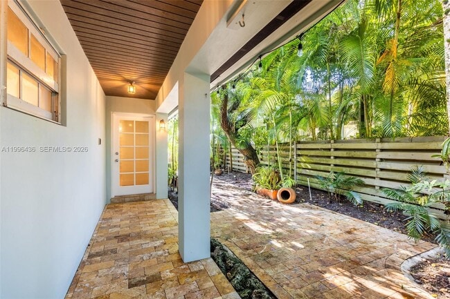 Building Photo - 4235 Lennox Dr