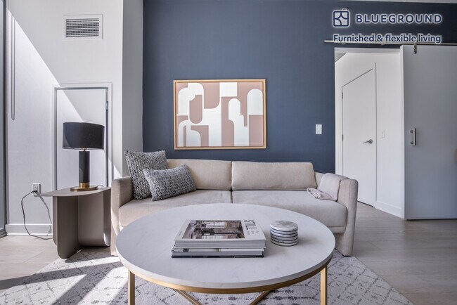 Photo - 311 W Illinois St Unidad FL11-ID1049