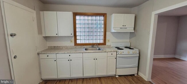 Photo - 225 Sparks St