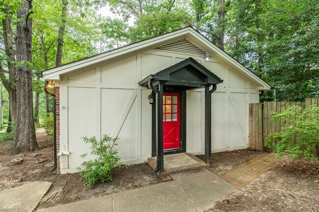 Photo - End unit Townhouse with large backyard: Av...