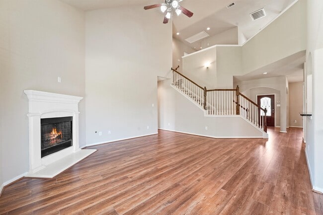 Photo - 115 Black Swan Pl