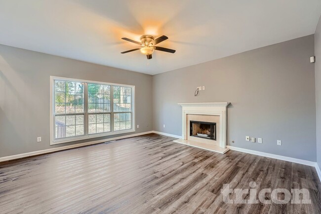 Photo - 3890 Brentview Pl NW