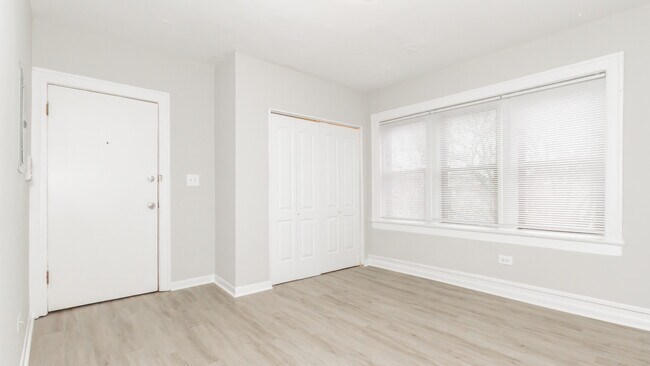 Photo - 2724 W Rosemont Ave Unit 2