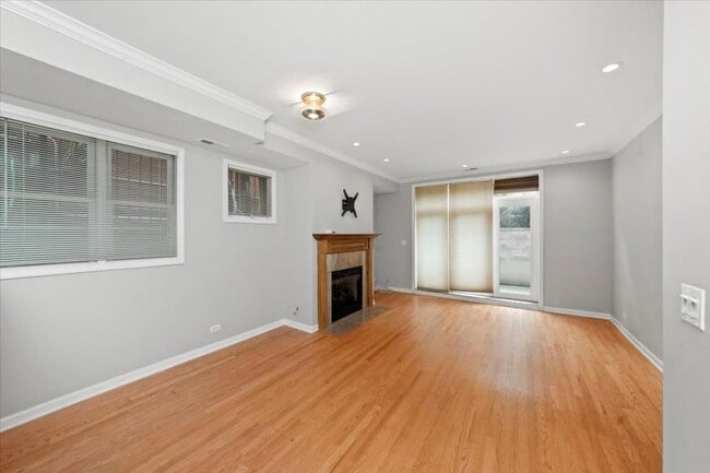 Building Photo - 2 bedroom in Chicago IL 60657 Unit GE Rental