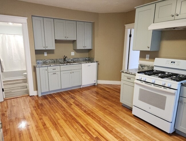 Photo - 63 Fifth Ave Unit 1