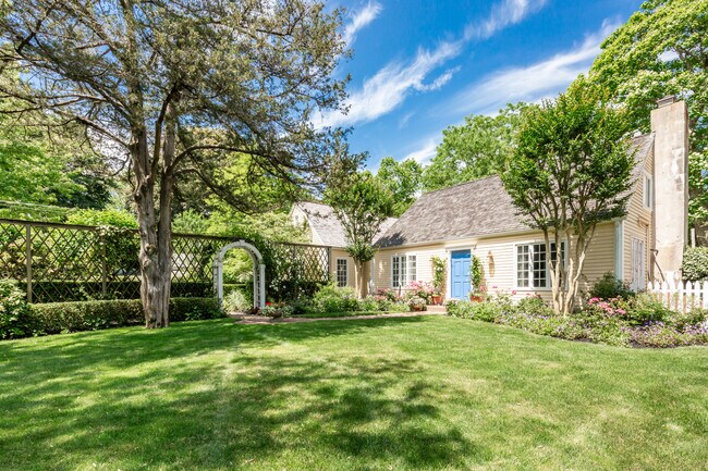 Photo - 246 Tuckahoe Ln