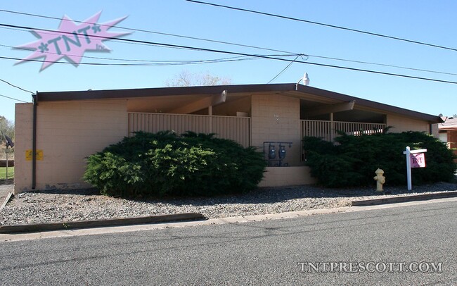 Building Photo - 336 Country Club Cir Unit C-1