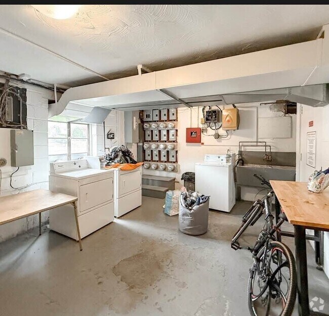 Building Photo - 194 Lexington St Unit 2 Rental