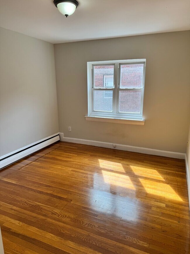 Building Photo - Great 1 bedroom Available 1/1/26