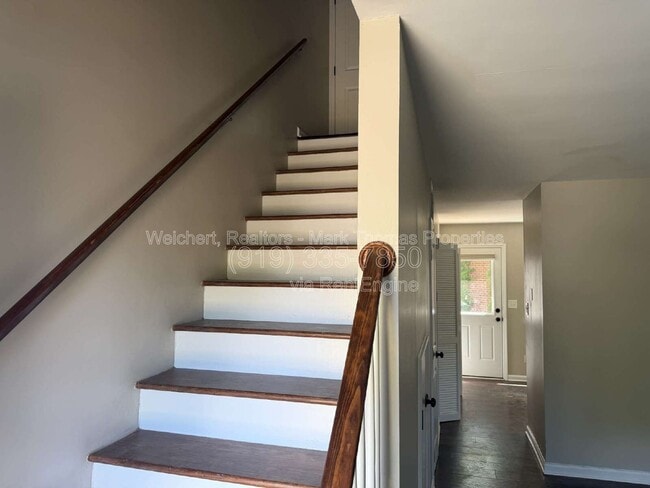 Photo - 208 Bridgefield Pl